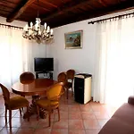 Casa Colonne Fiorite 아파트
