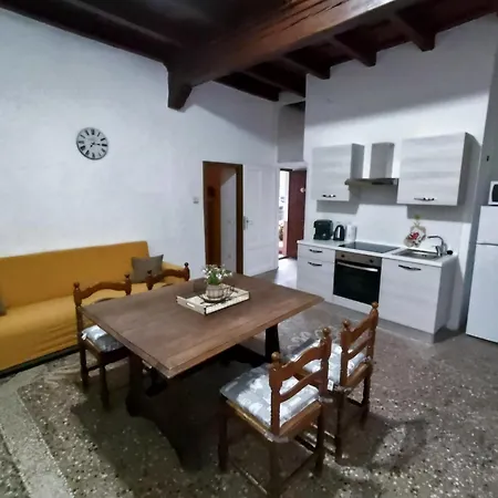 דירה Casa Colonne Fiorite קנוביו