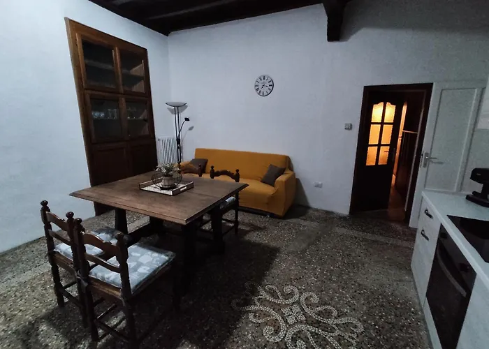 Casa Colonne Fiorite * 카노비오